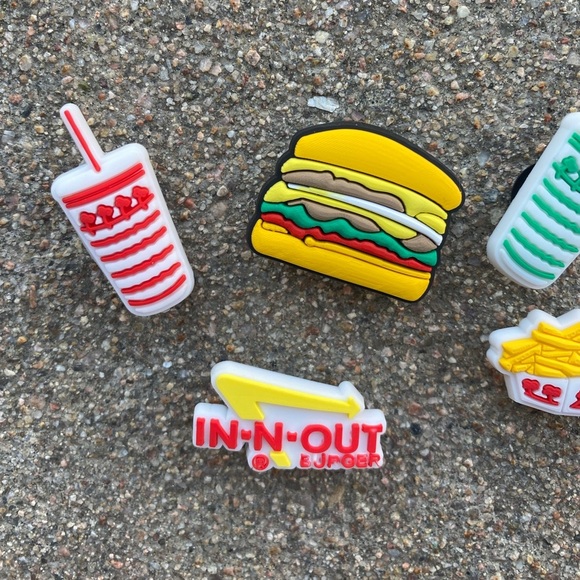 Set of 5 In-n-Out Burger Shoe Charms NEW - Picture 2 of 7